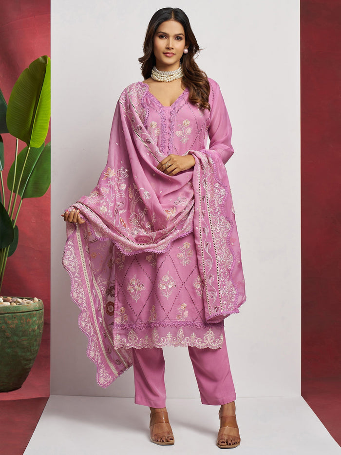 Graceful and timeless choice for various body types and occasions