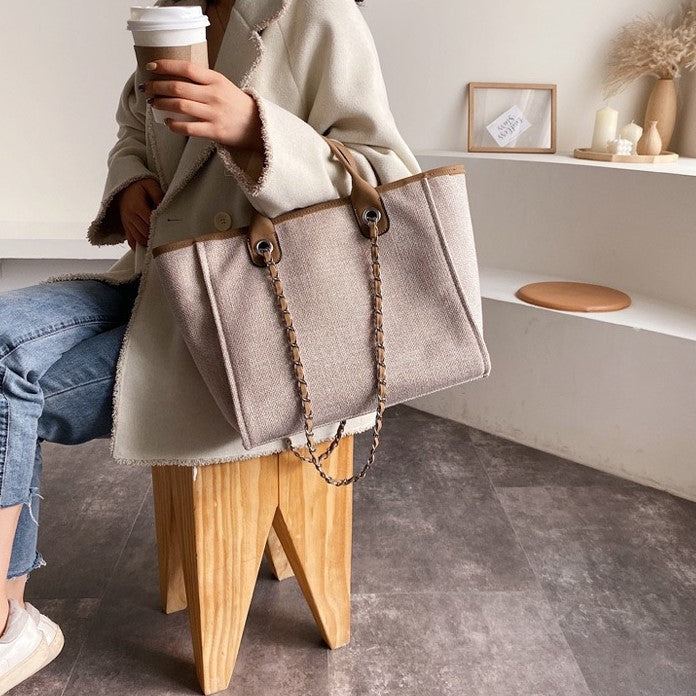 Fulla | Tote Bag  - By Qivii