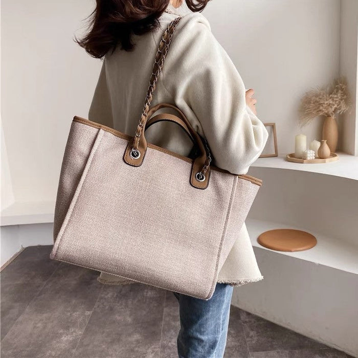 Fulla | Tote Bag  - By Qivii