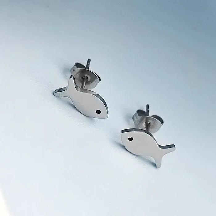 Silver-Small fish stud earrings