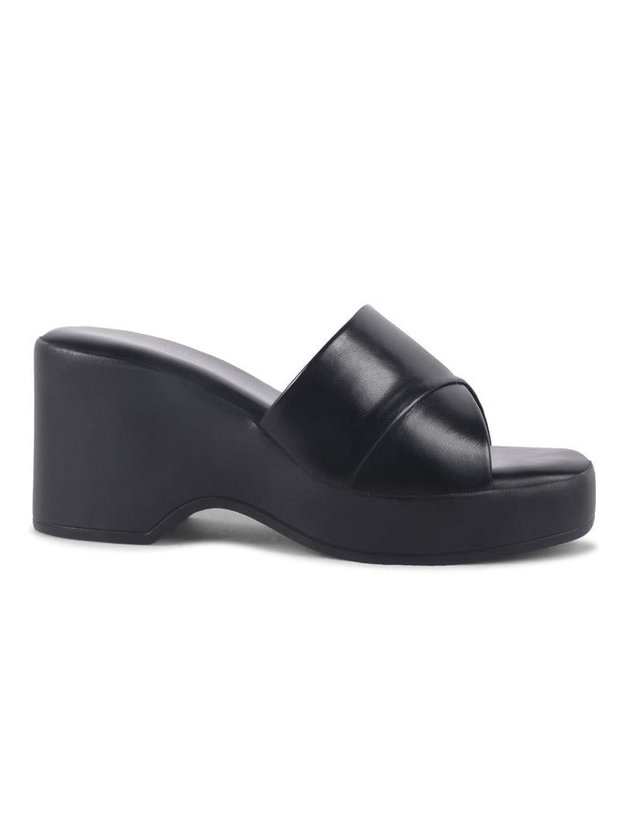 Layla Wedges