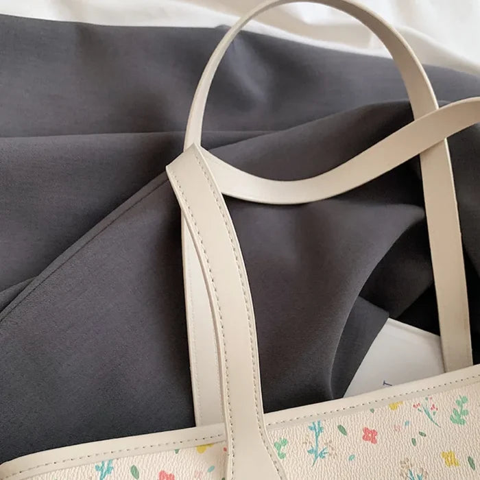 Leora | Tote Bag  - By Qivii